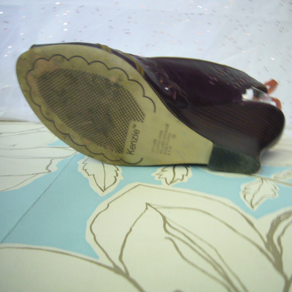 Kenzie Brown Perforated Leather Peep Toe - 8.5 EUC - Picture 7 of 8